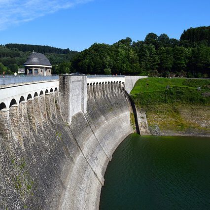 cropped-dam-912442_640.jpg